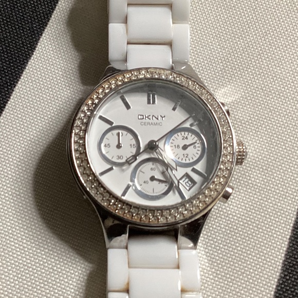 DKNY Women’s Watch White Silver-tone (NY-4985) - Picture 1 of 13